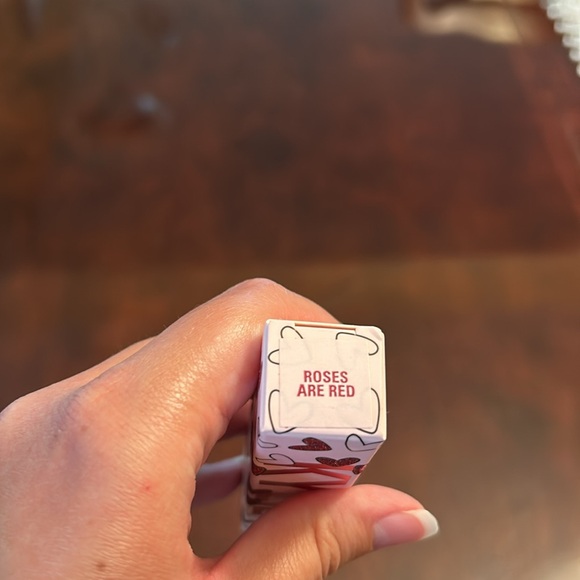 Kylie Cosmetics Roses are Red Glitter eyeshadow - Picture 6 of 6